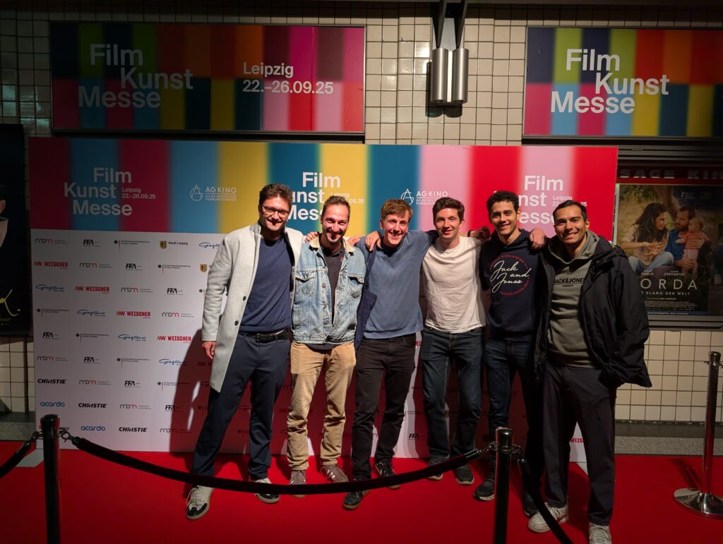 Gruppenbild Filmvorstellung Ping Pong Paradise Tischtennis Dokumentarfilm im Leipziger Passagekino 23.09.2025